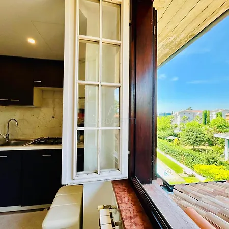 Apartment Parigi - 200m Dal Con Vista Piscina Sirmione